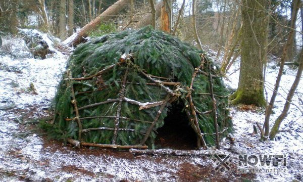 Как построить шалаш в лесу зимой